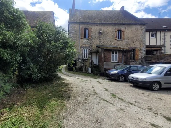 Maison de ville spacieuse avec fort potentiel