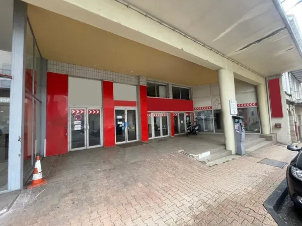 Vente / Local commercial - 700 m²