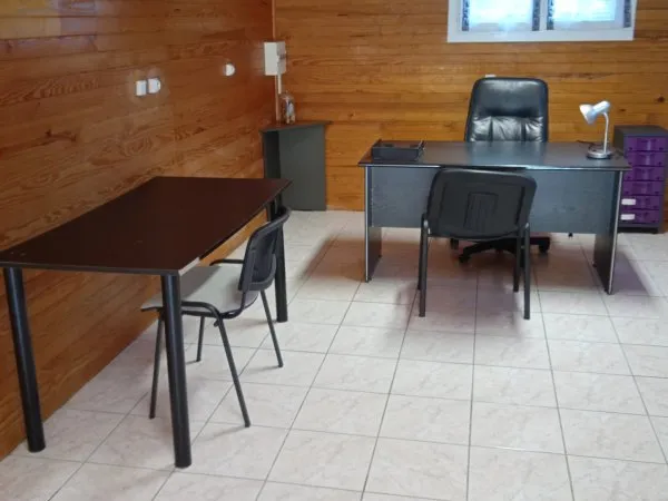 Local professionnel proche centre ville Saint Christol les a