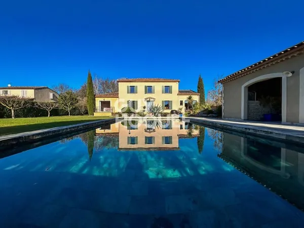Maison 10 pièces 250 m²
