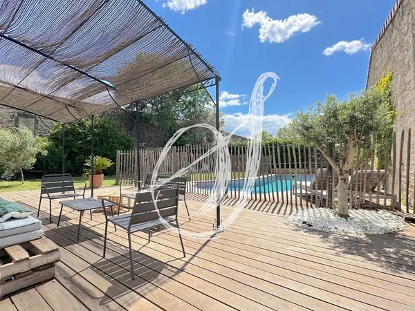 Maison vigneronne bourgeoise de type 7 avec jardin, piscine