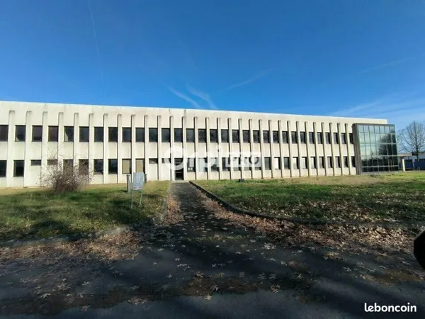 Bureau 106 m²