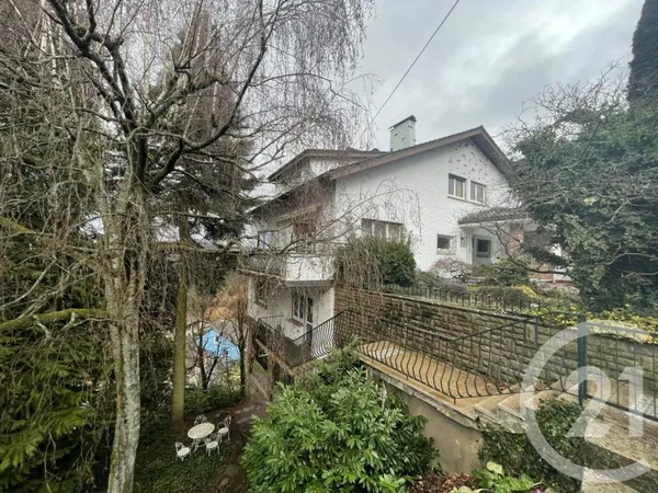 Maison 10 pièces 278 m²