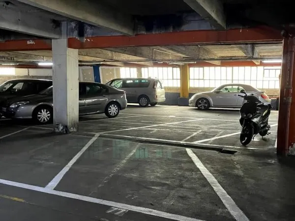 Parking 12 m²