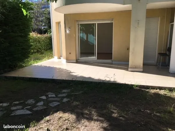 RdJ 2P + garage + Place