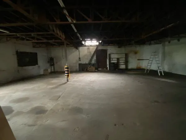 Atelier / hangar / dépôt