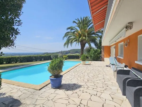 Maison 8 pièces 215 m²