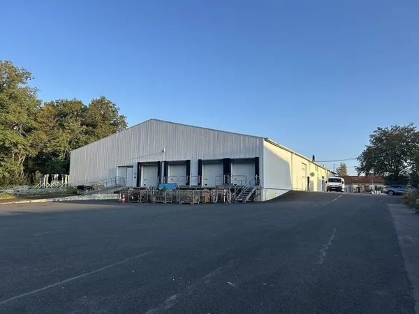 Local d'activité 1150 m²