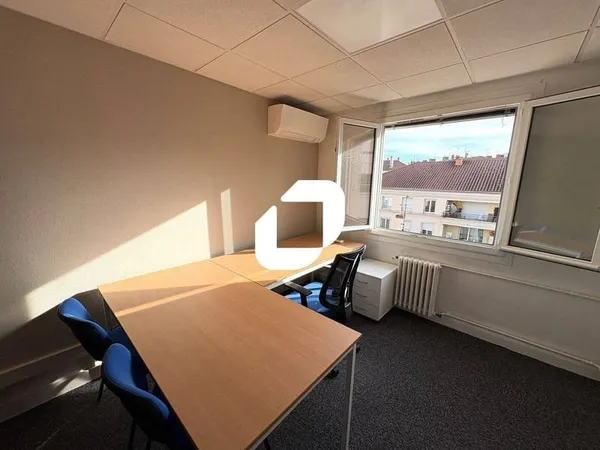 Bureau 335 m²