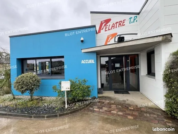 Local d'activité 210 m²