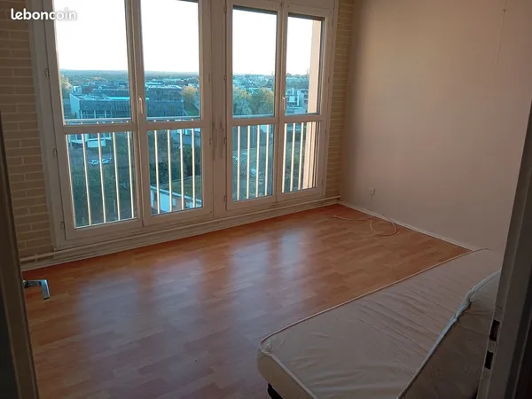 Grand appartement avec parkings