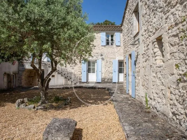 Maison 11 pièces 317 m²
