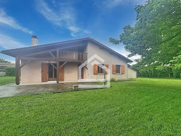 LE TAILLAN MEDOC - Maison Landaise sur un grand terrain.