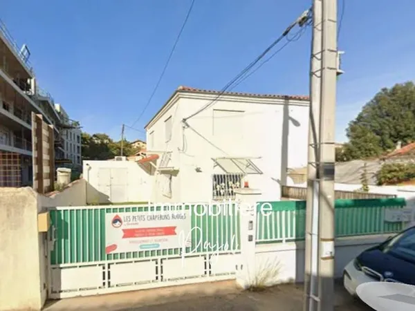 Local d'activité 2 pièces 251 m²
