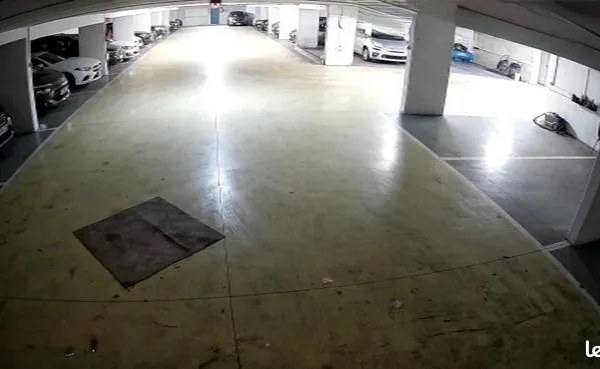 Cession droit au bail - Local Garage Parc auto 300 m² bureaux + parking sous-sol 900 m² (50 véhicule