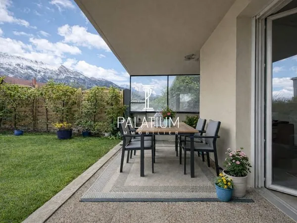 Appartement trois pièces avec jardin privatif & vue montagne ?