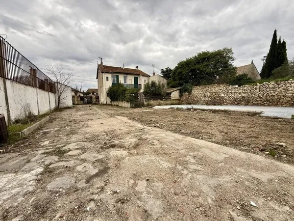 Terrain 220 m²