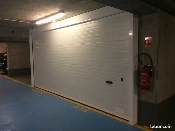 LOCATION BOX 25 m2 SAINT CLOUD