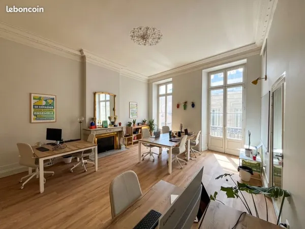 Bureau partagé / Coworking aux Chartrons — poste fixe · 239€ HT/mois
