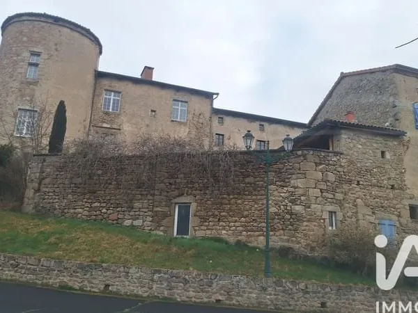 Bâtiment 751 m²