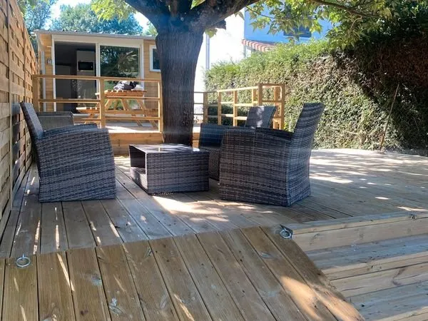 Maison au bord d'une rivière