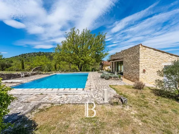 CÉLESTE EN LUBERON - BERGERIE DU XIXe SIÈCLE AVEC VUE EXCEPTIONNELLE - 6 CHAMBRES , 6 SALLES D'EAU -