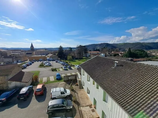 RARE !!! Immeuble de 7 appartements, deux garages et parkings privatif.