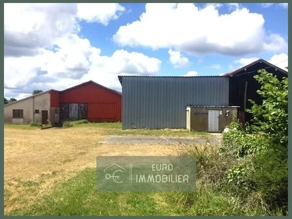Proche Bazas - hangar de 570m² sur 4105 m² borné - entre Baza