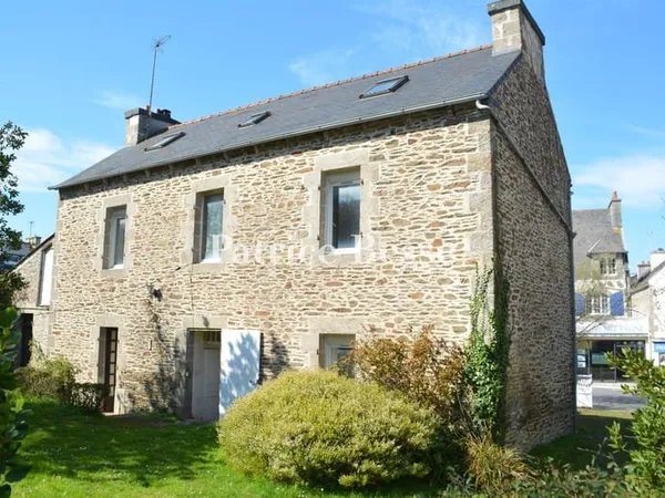 En Finistère, à moins de 100 m d'une plage de sable blanc, une villa du 19e s., dans un jardin de 19