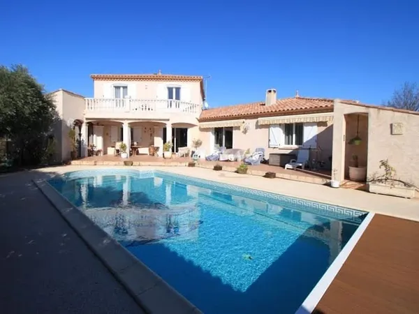 Villa 8 pièces 240 m²