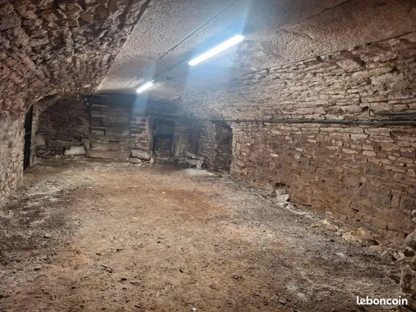Cave voutee centre historique