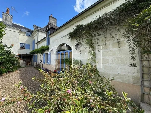 8120  Chouzé-sur-Loire. Superbe longère restaurée avec vue