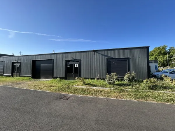 Local industriel 341 m²