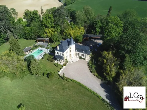 Maison 9 pièces 381 m²