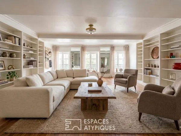 Appartement de caractère avec grand séjour au coeur du Triangle d'Or