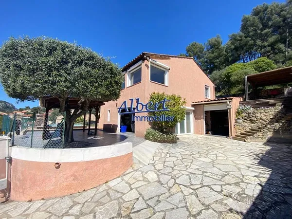 Villa spacieuse à vendre à Ollioules - Calme et confort garantis !
