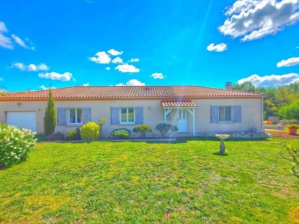 Maison de plain-pied 145 m² / Terrain 3200 m² / DPE B / Environnement calme