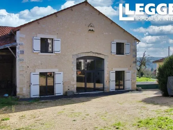 Ensemble immobilier de 310m2 habitables composé de 2 maisons, hangar, garage et appentis sur 4273m2 