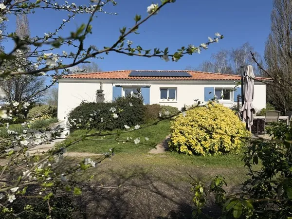 AIZENAY, maison 4 chambres, garage et hangar sur 2475 m2 de