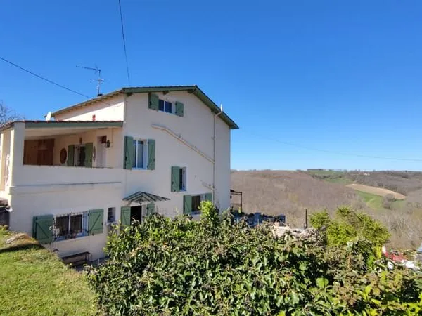 Jolie propriété avec une maison rénovée avec goût, une grang