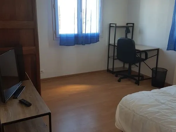 Chbre Meublée ETUDIANTS, STAGIAIRE, TRAVAILLEURS, 15Mm de LA ROCHELLE