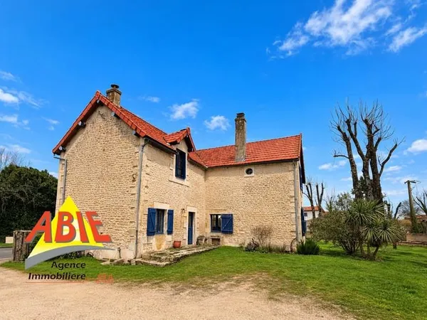 Maison bourg de Benet 183 m2