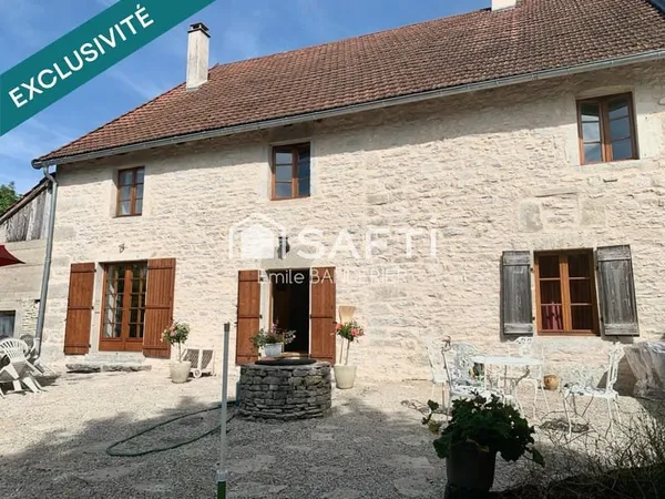 Maison 6 pièces 234 m² proche des lacs