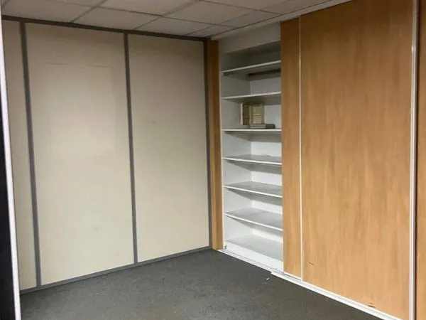 Local commercial 235 m²