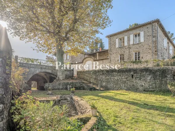 Maison 10 pièces 600 m²