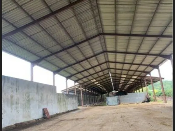 Bâtiment 672 m²