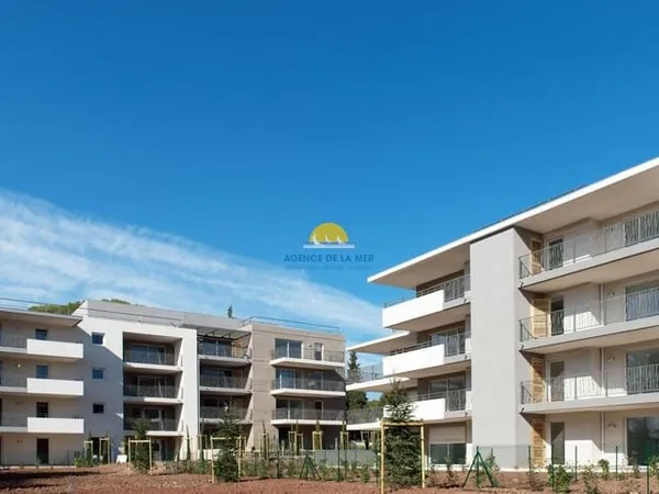 FREJUS 2P 47m2 / terrasse 20m2/ Parking Privatif