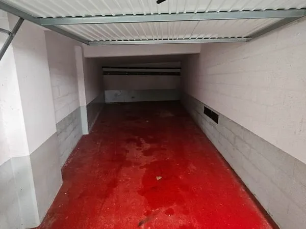 EXCEPTIONNEL. Box 35m2 fermé