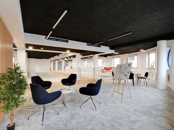 Bureaux 438 m²