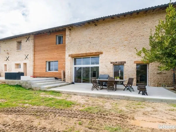 Maison de caractère rénovée à la campagne - 300 m²
